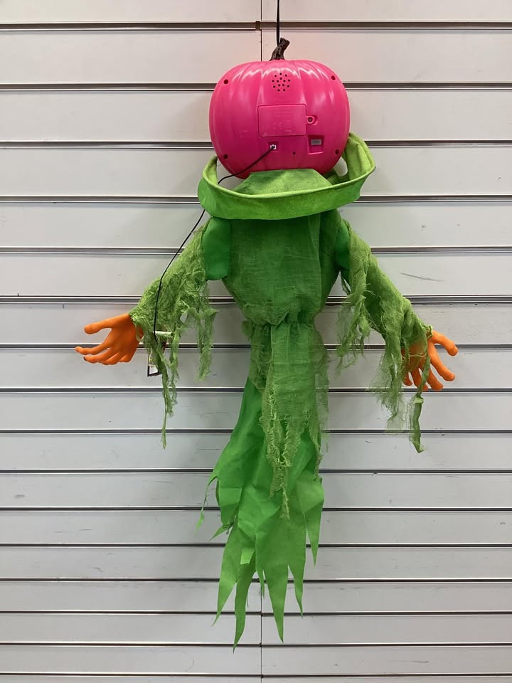 Hyde & EEK! Boutique Wall Hanging Gordo Pumpkin