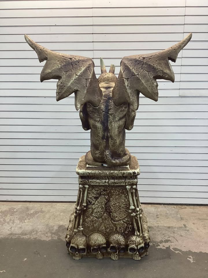 Home Accents Holiday 5.5 Ft Grave & Bones Led Gargoyle
