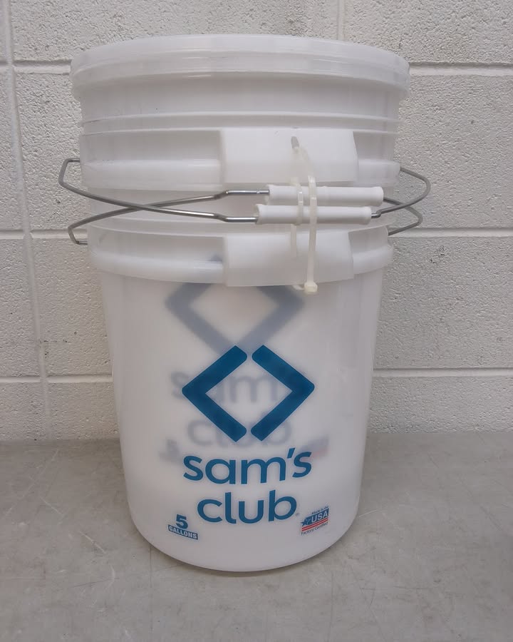 Sam’s Club Americana 5 Gallon Bucket with Lid, 2 Pack