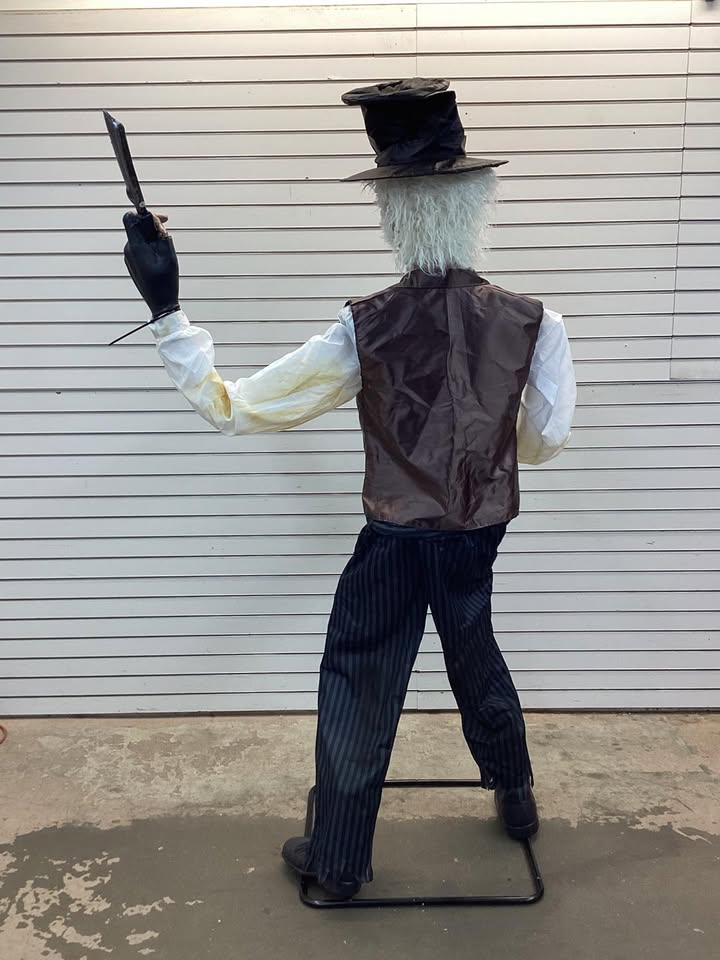 7ft Animated Zombie Barber
