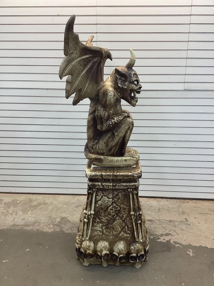 Home Accents Holiday 5.5 Ft Grave & Bones Led Gargoyle