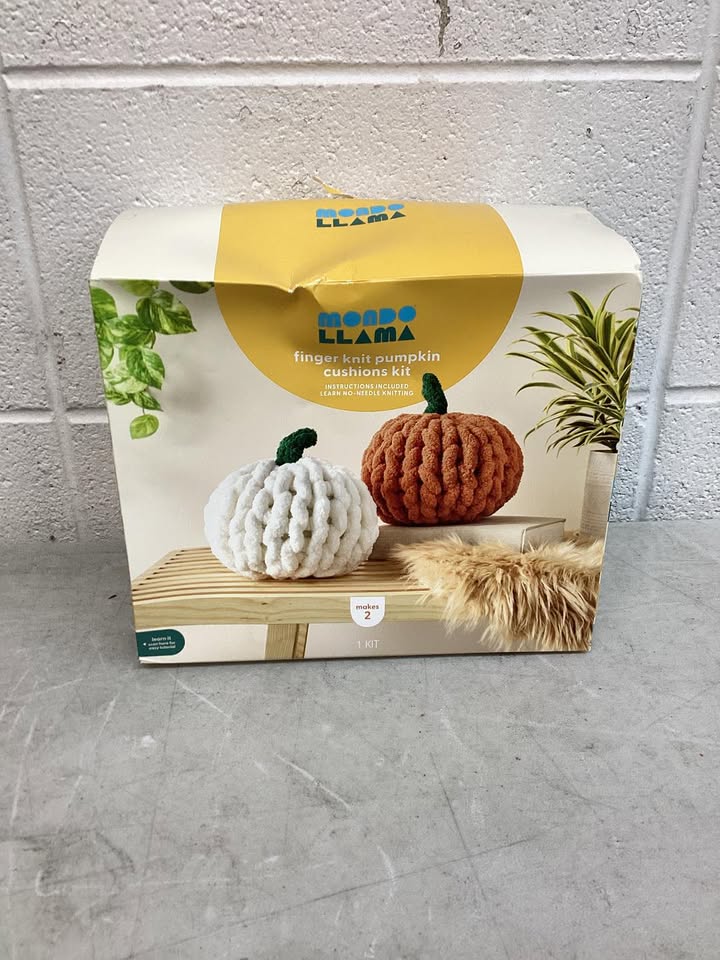 Mondo Llama Finger Knit Cushions Kit