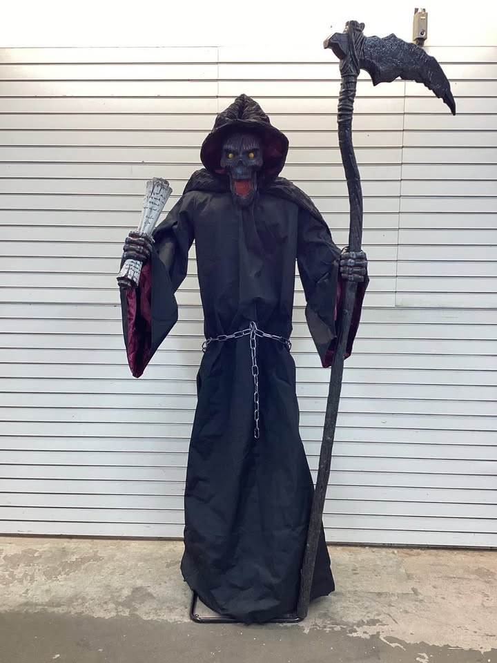 7.5 FT Grave & Bones Animated LED Fiery Reaper
