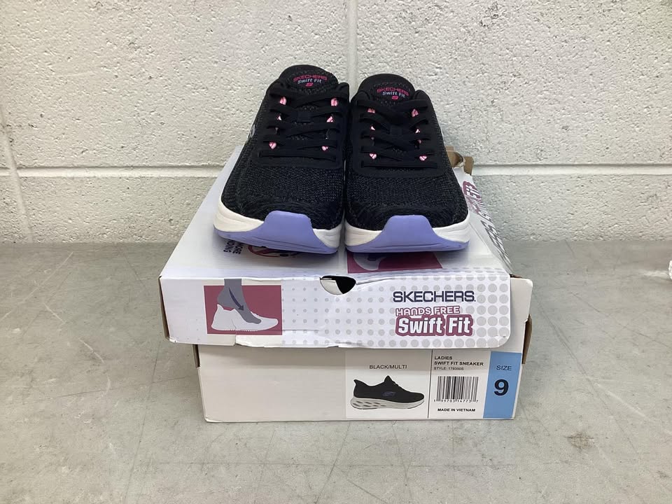 Skechers Women's Swift Fit Sneaker, Size 9
