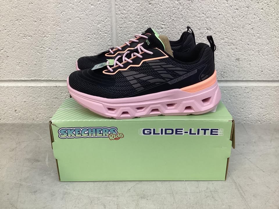Skechers Girls Glide-Lite Sneaker, Size 13K