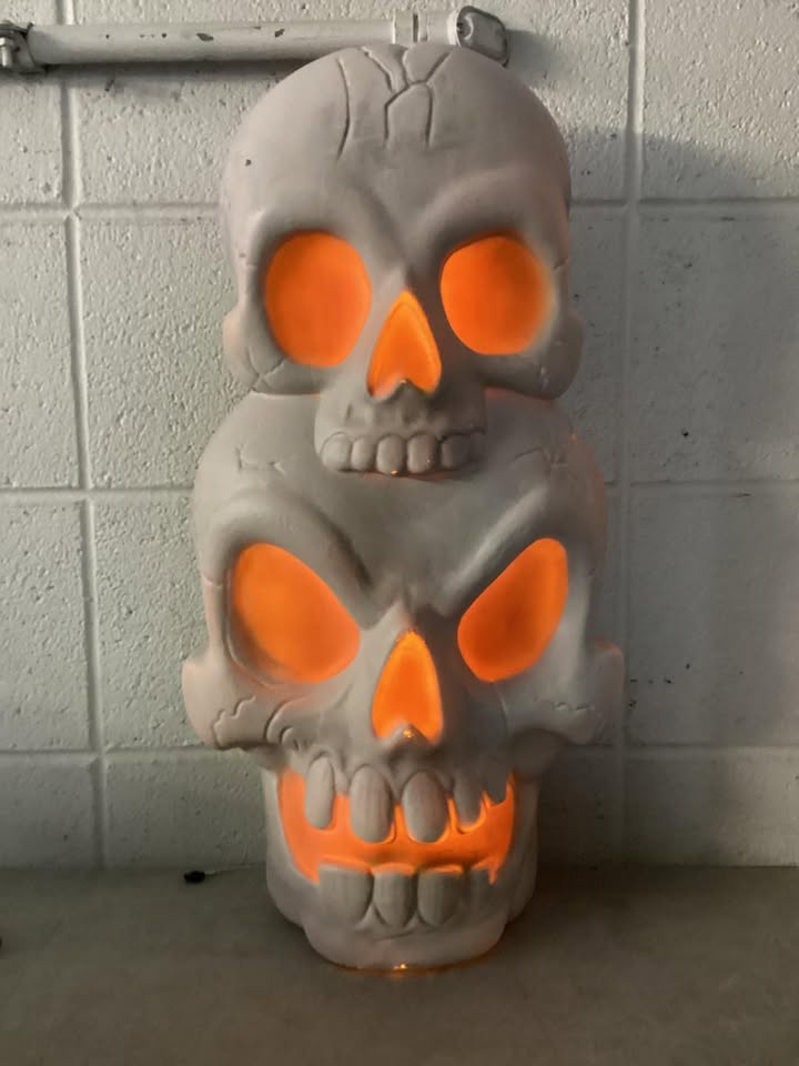 Hyde And Eek Boutique Double Stacked Skulls Light Up With Sounds