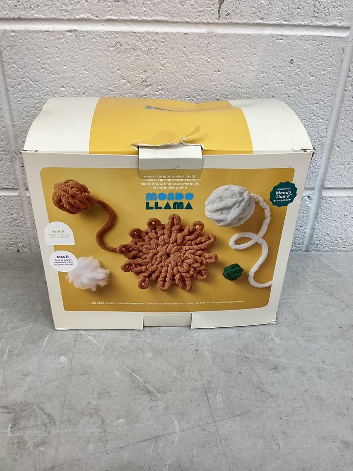 Mondo Llama Finger Knit Cushions Kit