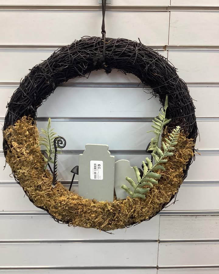 16" Twig Tombstone Halloween Scene Wreath
