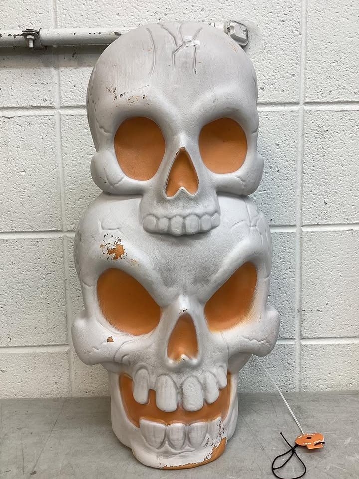 Hyde And Eek Boutique Double Stacked Skulls Light Up With Sounds