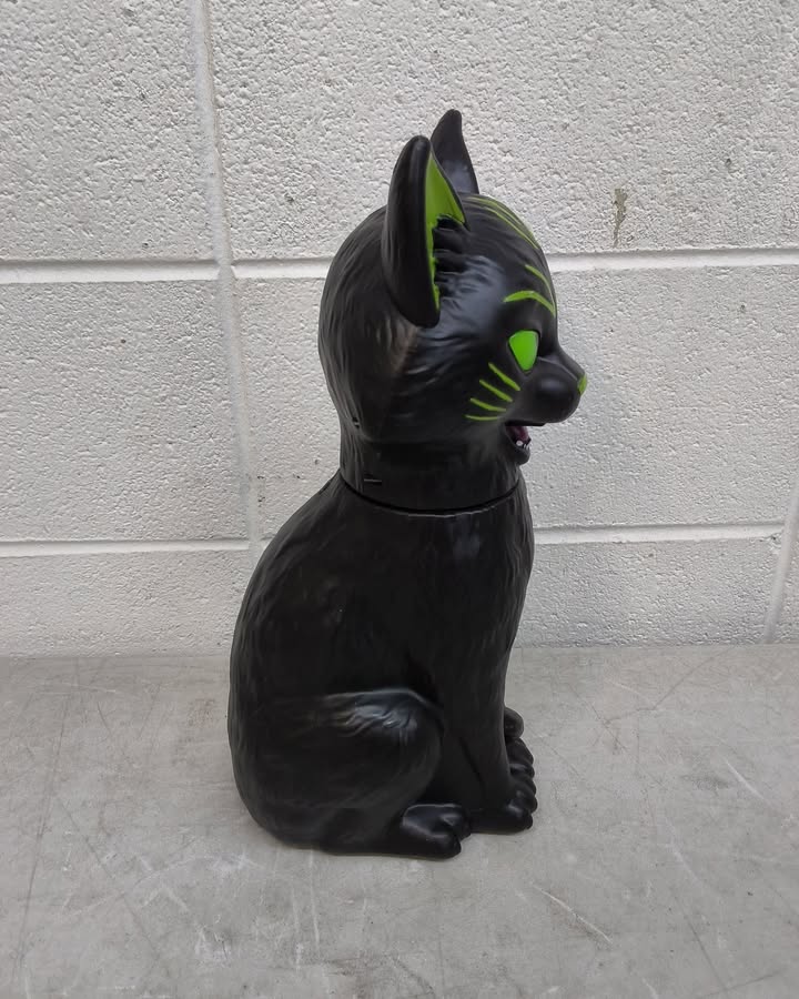 15.5" Spooky Turning Head Cat Decorative Prop - Hyde and EEK! Boutique