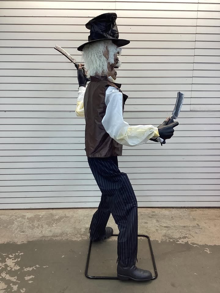 7ft Animated Zombie Barber