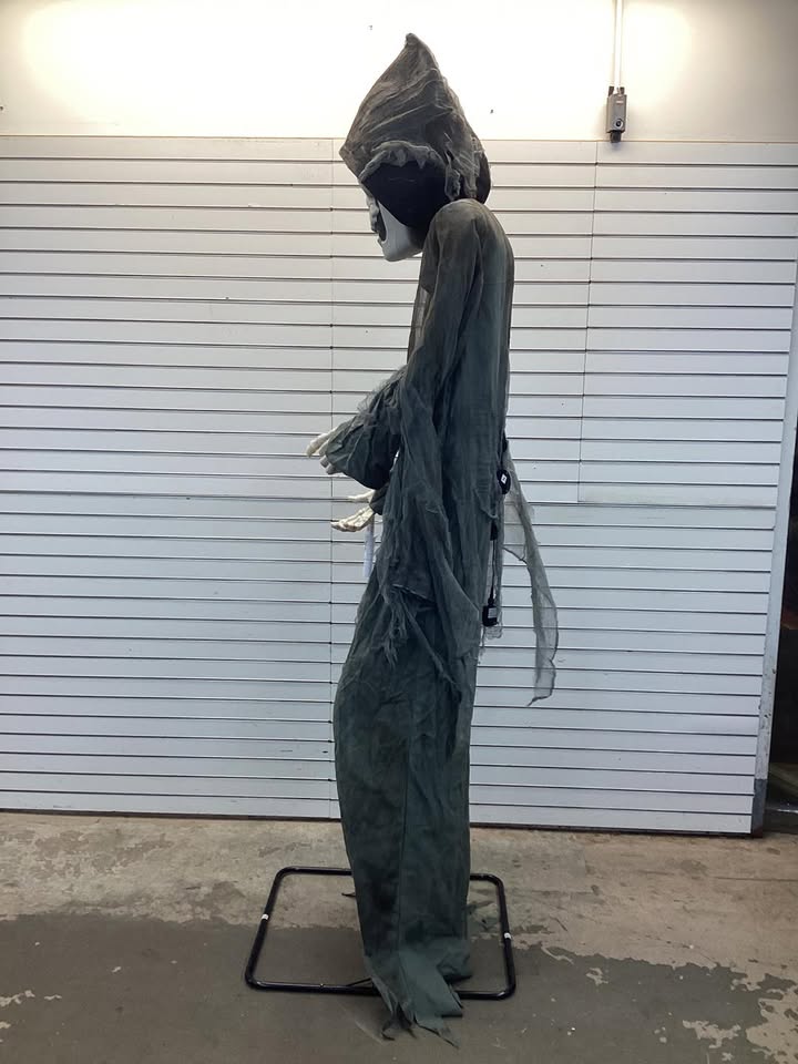 new 8 ft. Light Up and Sound Animated Bruce Reaper