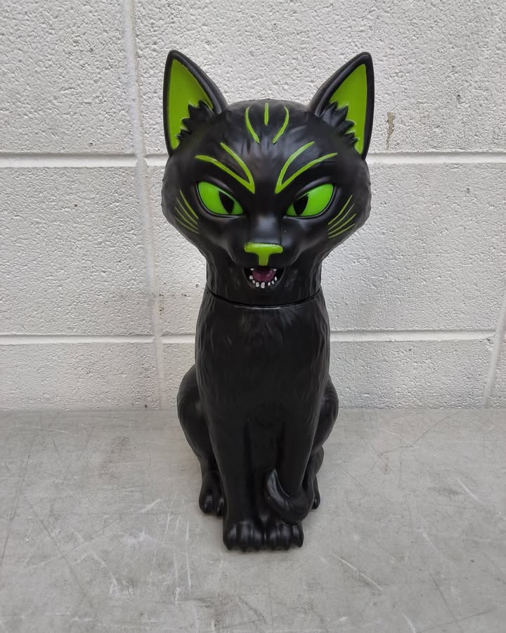 15.5" Spooky Turning Head Cat Decorative Prop - Hyde and EEK! Boutique