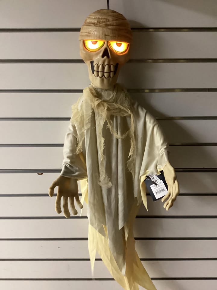 Light -up hanging mummy skull ghost