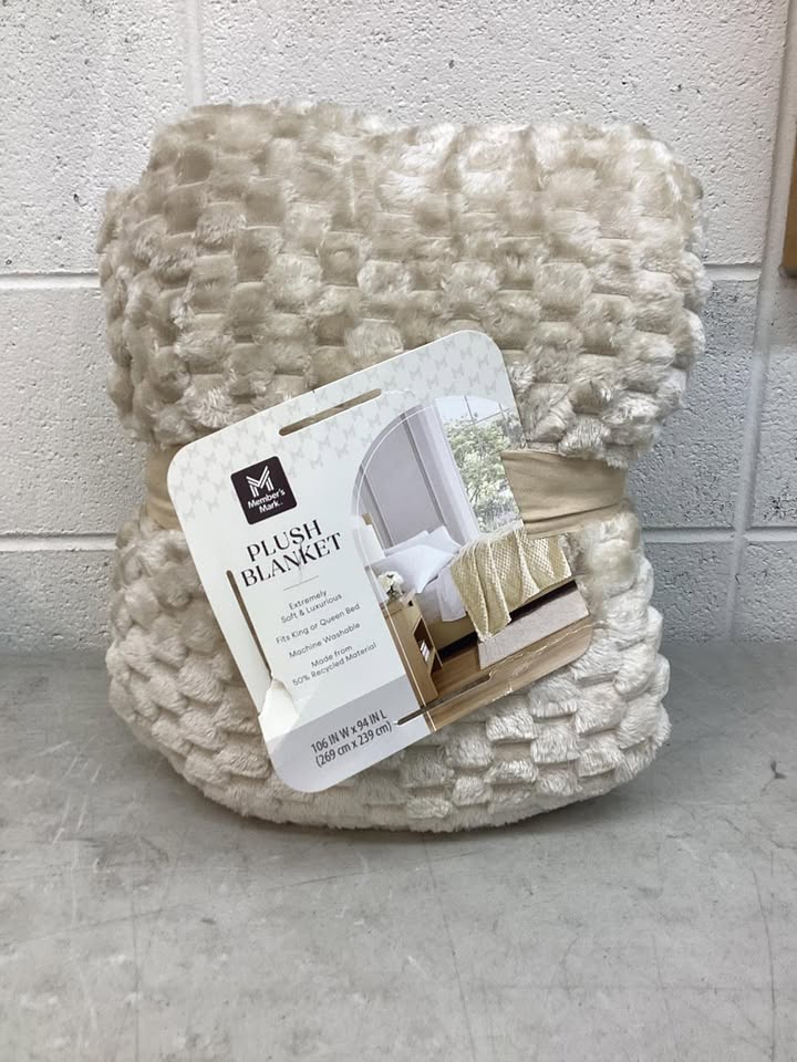 Member's Mark Oversized 3D Textured Blanket, King/Queen