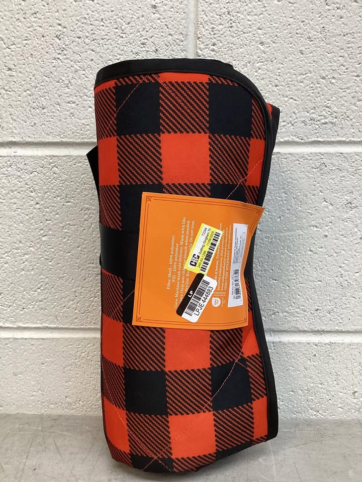 Hyde & EEK! Boutique Halloween Throw Blanket