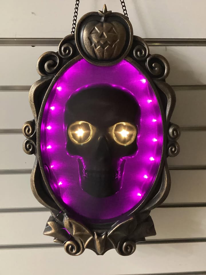 Hyde & EEK! Boutique "Emerging Skull Frame" Halloween prop