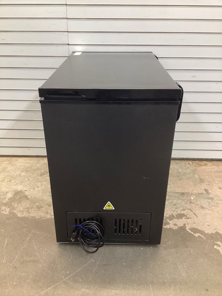 Frigidaire Gallery Garage Ready 7 cu. ft. Convertible Chest Freezer