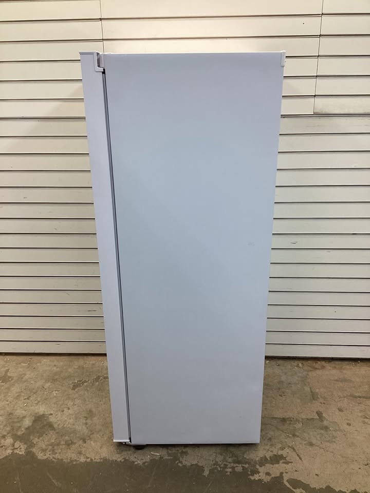 Frigidaire 10 cu. ft. Upright Freezer, Garage Ready in White