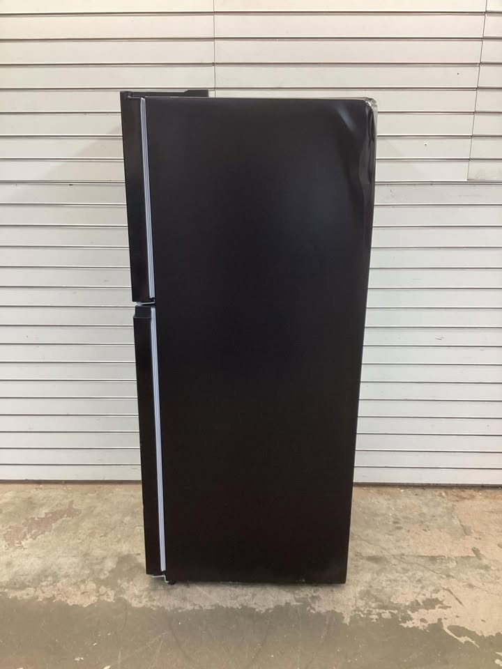 Frigidaire 10 cu. ft. Retro Top Freezer Refrigerator in Black