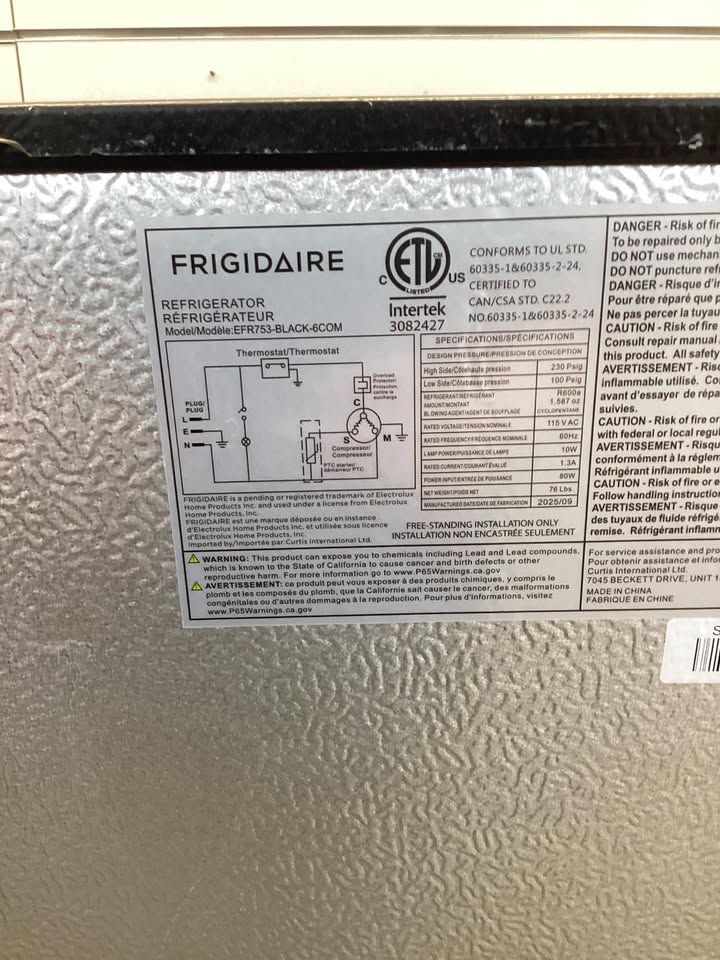 Frigidaire 7.5 cu. ft. Retro Mini Fridge in Black with Top Freezer