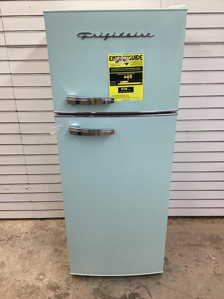 Frigidaire 7.5 cu. ft. Retro Mini Fridge with Top Freezer in Mint Green