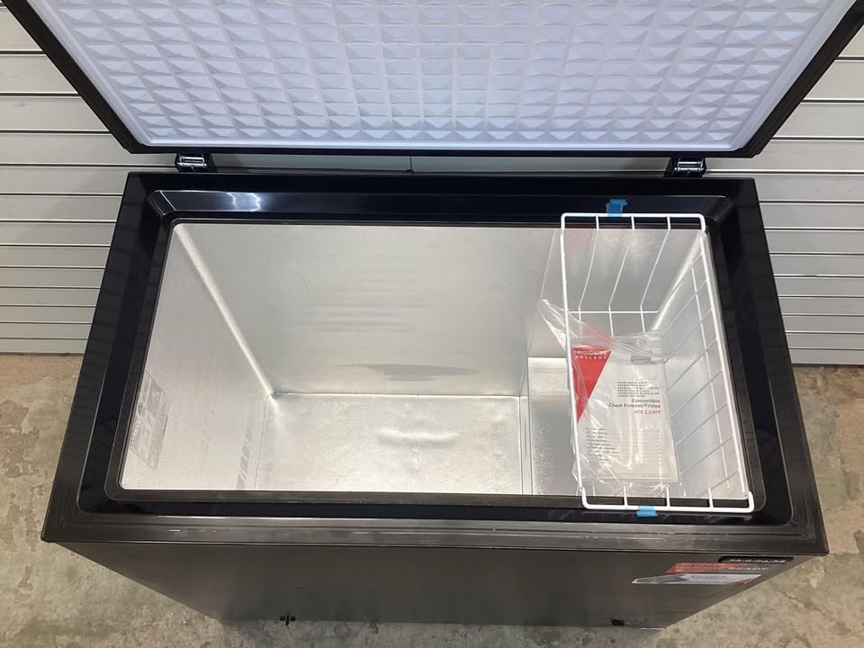 Frigidaire Gallery Garage Ready 7 cu. ft. Convertible Chest Freezer