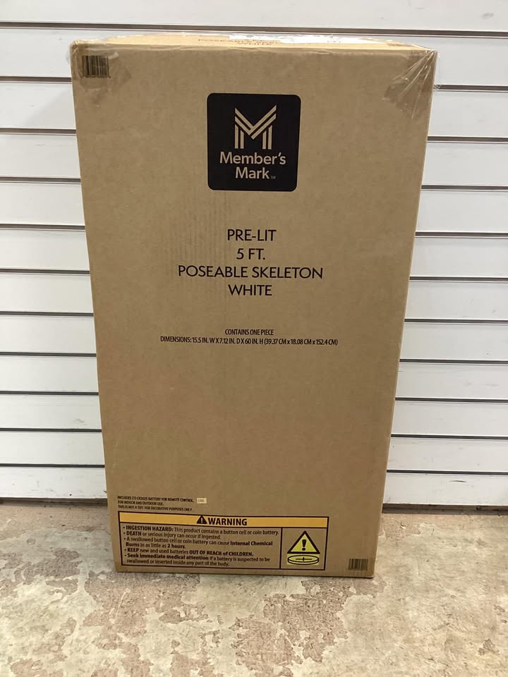 Member's Mark 5' Pre-Lit Color Changing Poseable Skeleton