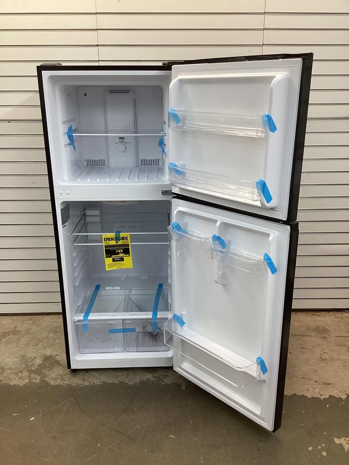 Frigidaire 10 cu. ft. Retro Top Freezer Refrigerator in Black