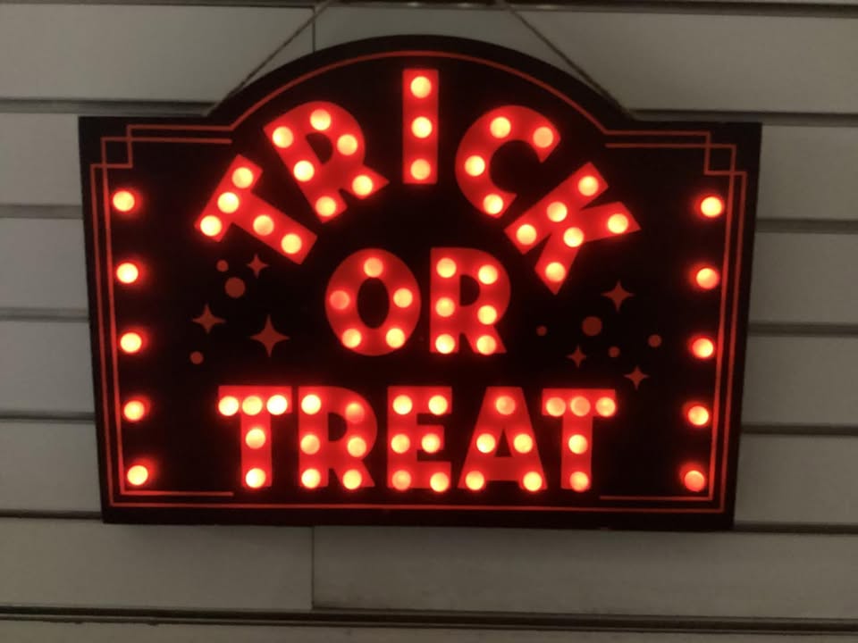 Hyde & EEK! Boutique Halloween Light-Up Marquee "Trick or Treat" Sign