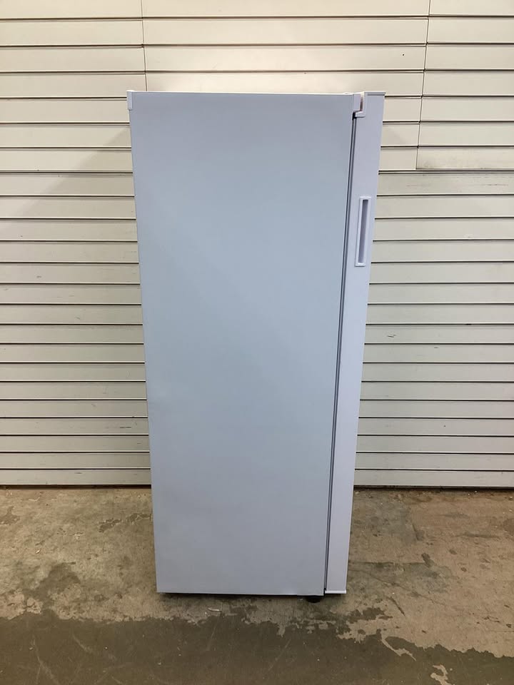 Frigidaire 10 cu. ft. Upright Freezer, Garage Ready in White