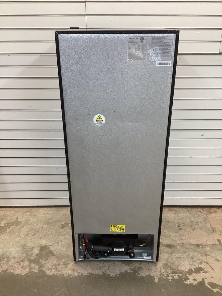 Frigidaire 7.5 cu. ft. Retro Mini Fridge in Black with Top Freezer