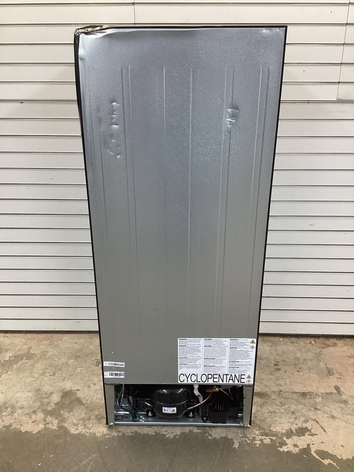 Frigidaire 10 cu. ft. Retro Top Freezer Refrigerator in Black