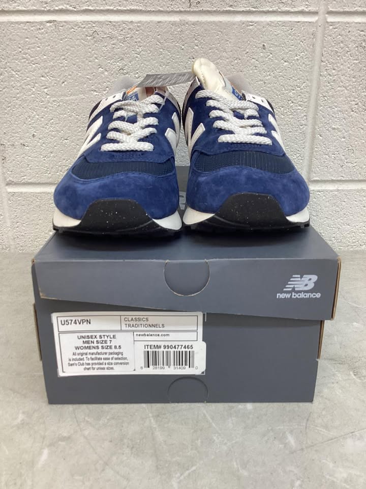 New Balance 574 Classic Sneaker, Size 7