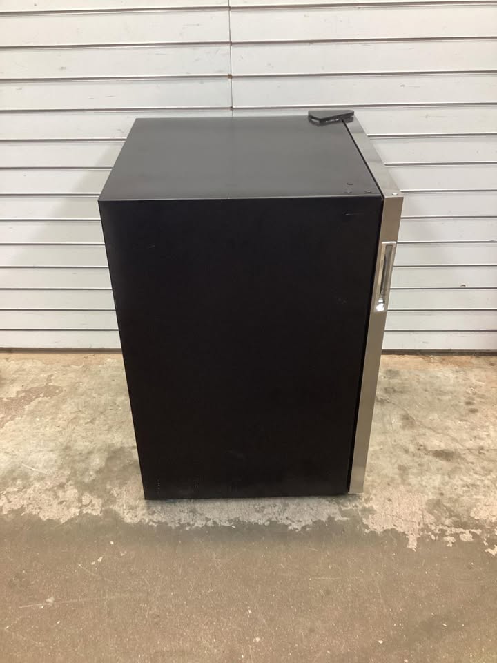 Frigidaire Gallery 4.4 cu. ft. 128-Can Beverage Center