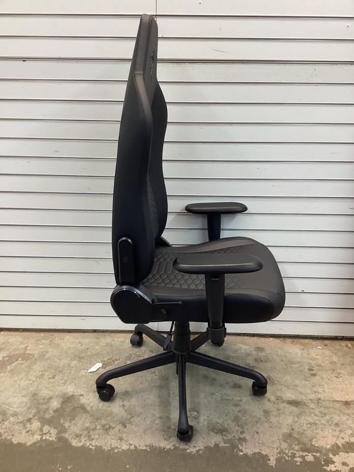 Razer Iskur V2 X NewGen EPU Leather Ergonomic Gaming Chair + Head Cushion