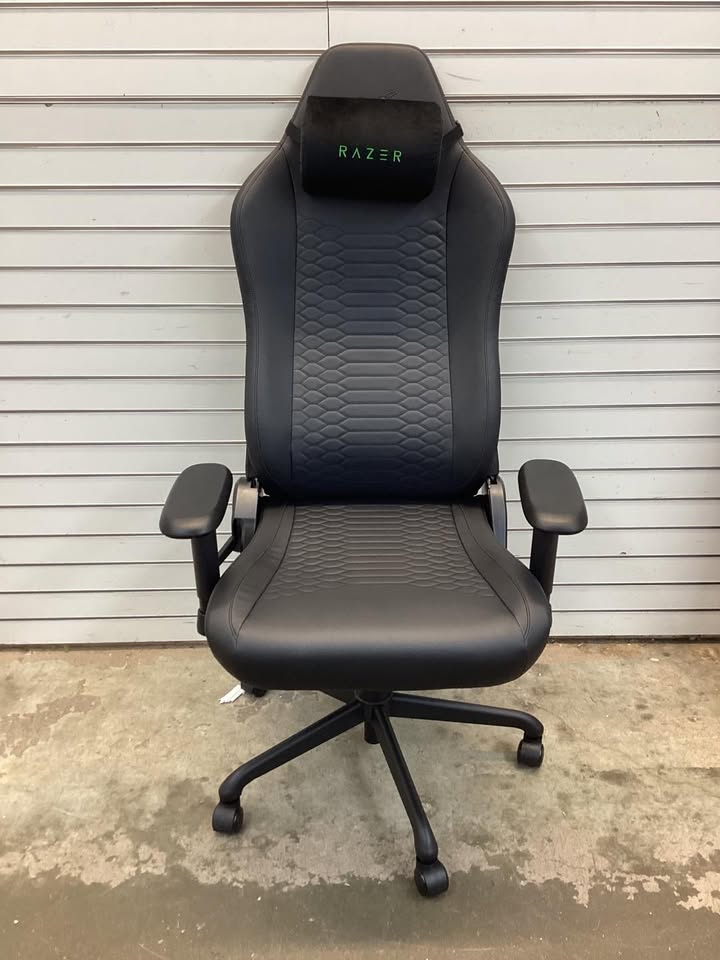Razer Iskur V2 X NewGen EPU Leather Ergonomic Gaming Chair + Head Cushion