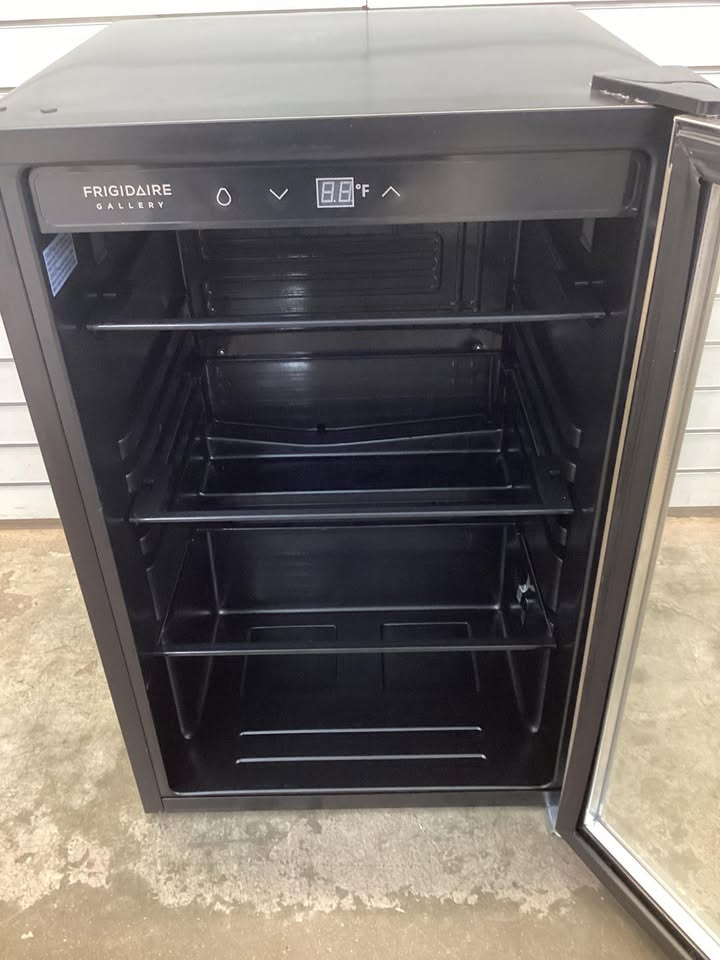 Frigidaire Gallery 4.4 cu. ft. 128-Can Beverage Center