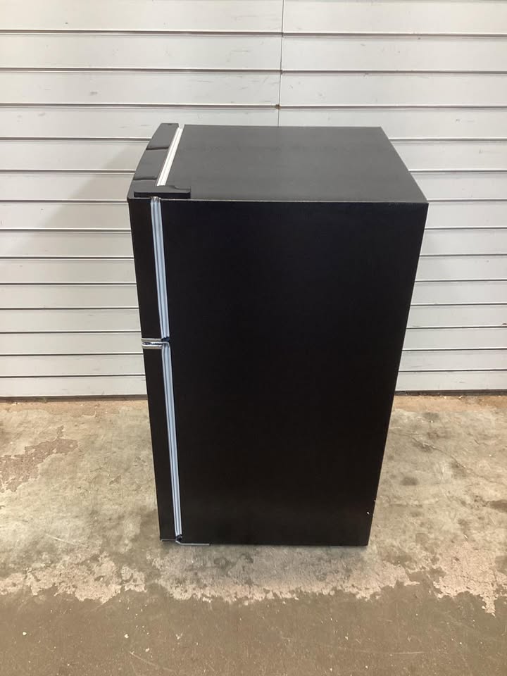 Frigidaire 3.1 cu. ft. 2 Door Retro Mini Fridge in Black
