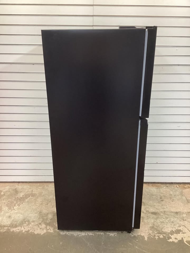 Frigidaire 10 cu. ft. Retro Top Freezer Refrigerator in Black