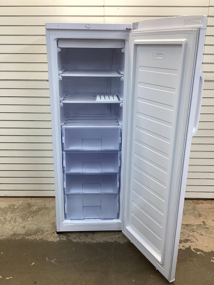 Hamilton Beach 11 Cu Ft Upright Freezer in White