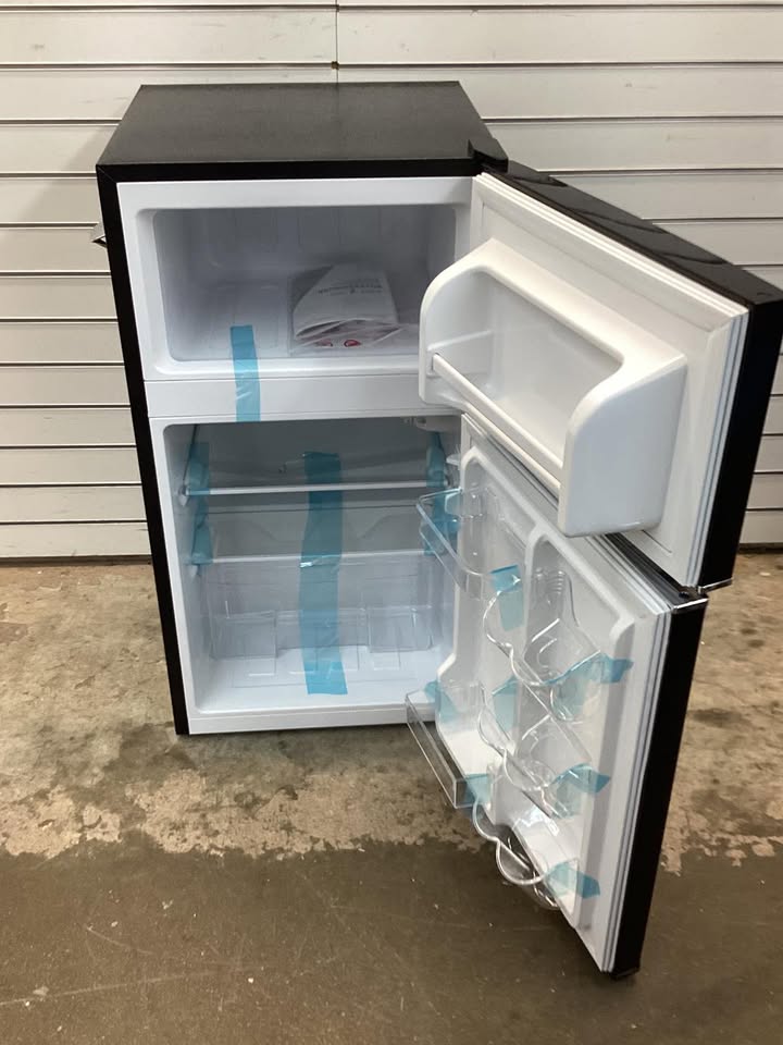 Frigidaire 3.1 cu. ft. 2 Door Retro Mini Fridge in Black