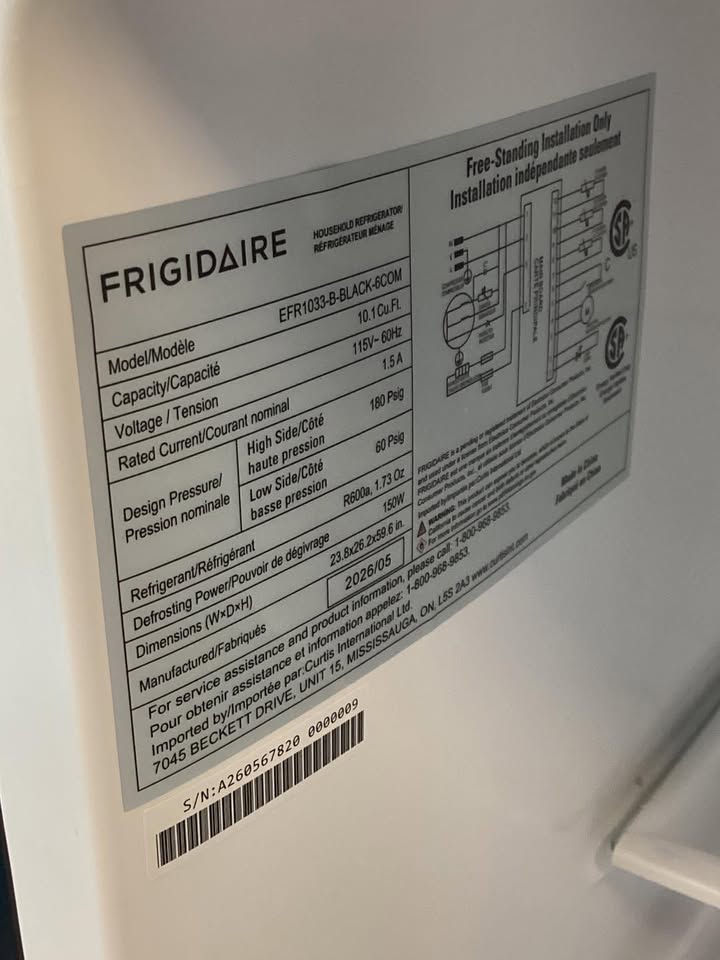 Frigidaire 10 cu. ft. Retro Top Freezer Refrigerator in Black