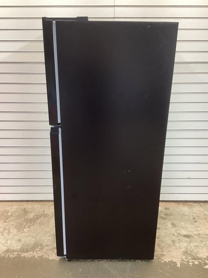 Frigidaire 10 cu. ft. Retro Top Freezer Refrigerator in Black
