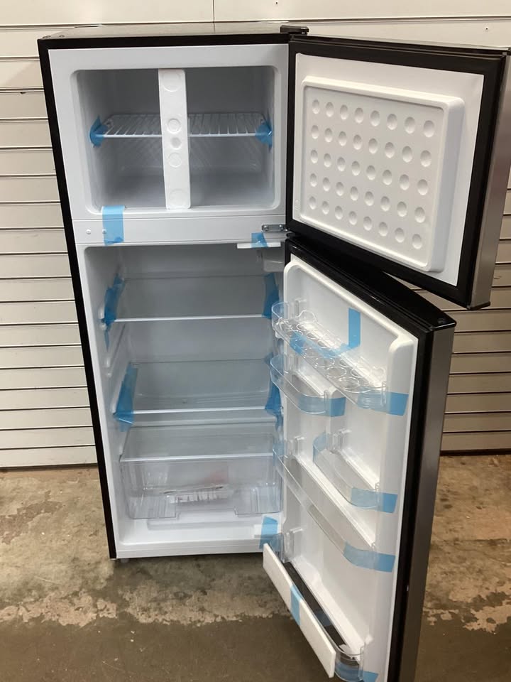 Frigidaire 7.5 cu. ft. Mini Refrigerator in Platinum with Top Freezer