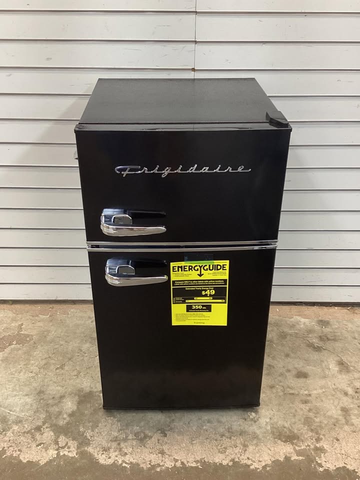 Frigidaire 3.1 cu. ft. 2 Door Retro Mini Fridge in Black