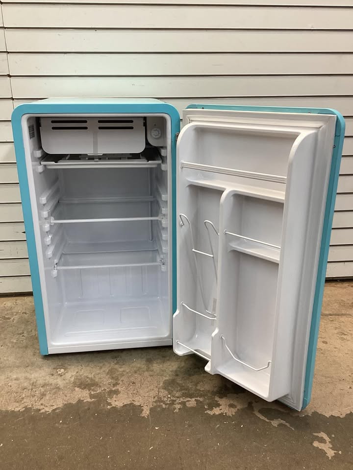 Frigidaire 3.2 cu. ft. Retro Mini Fridge in Blue with Freezer