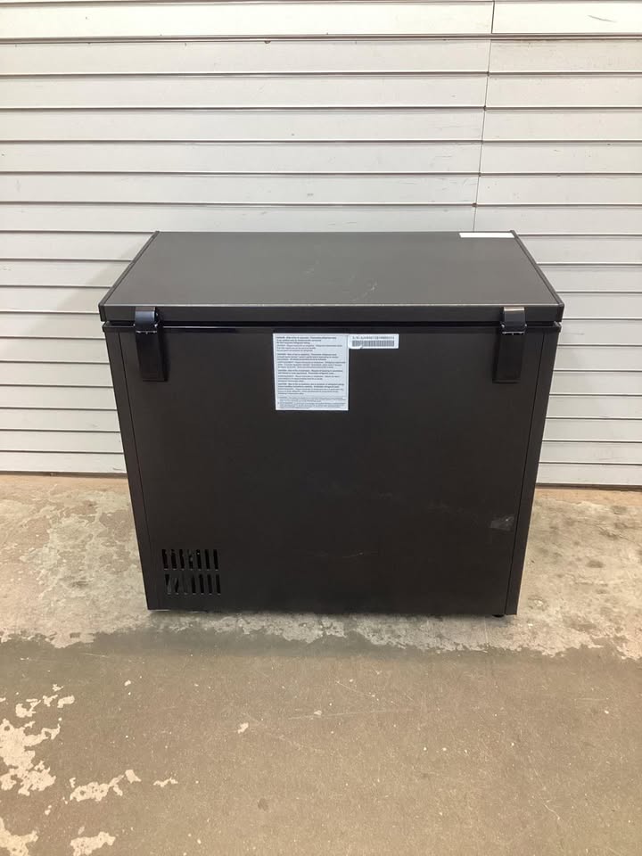 Frigidaire 7.0 cu. ft. Manual Defrost Chest Freezer with Garage Ready in Dark Grey