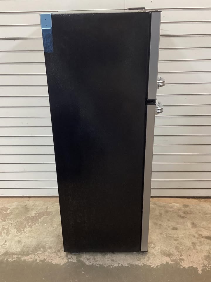 Frigidaire 7.5 cu. ft. Mini Refrigerator in Platinum with Top Freezer