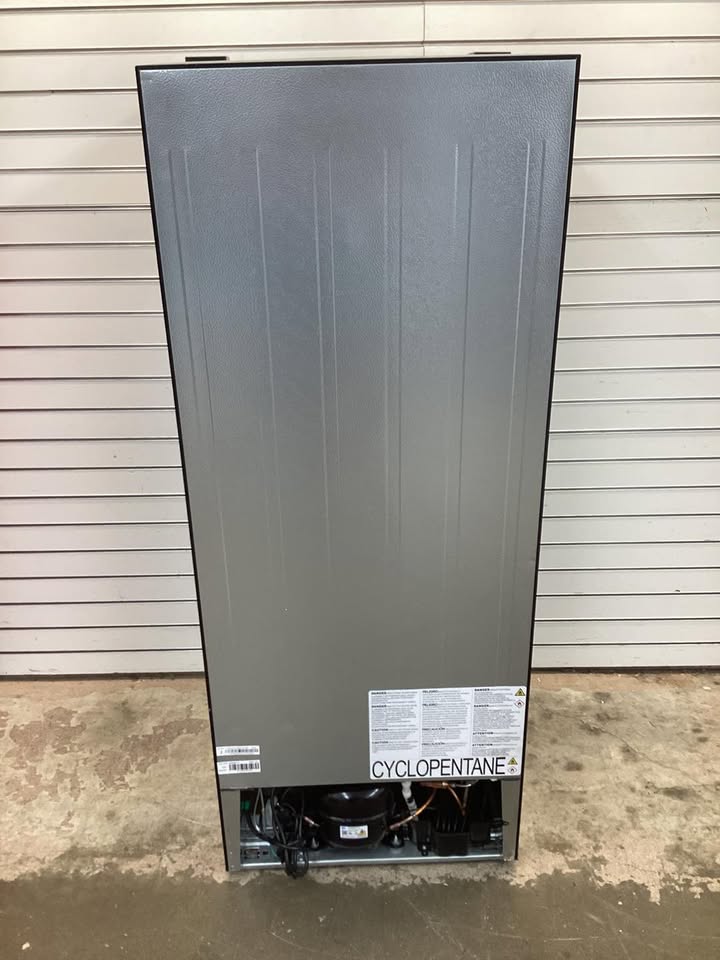 Frigidaire 10 cu. ft. Retro Top Freezer Refrigerator in Black